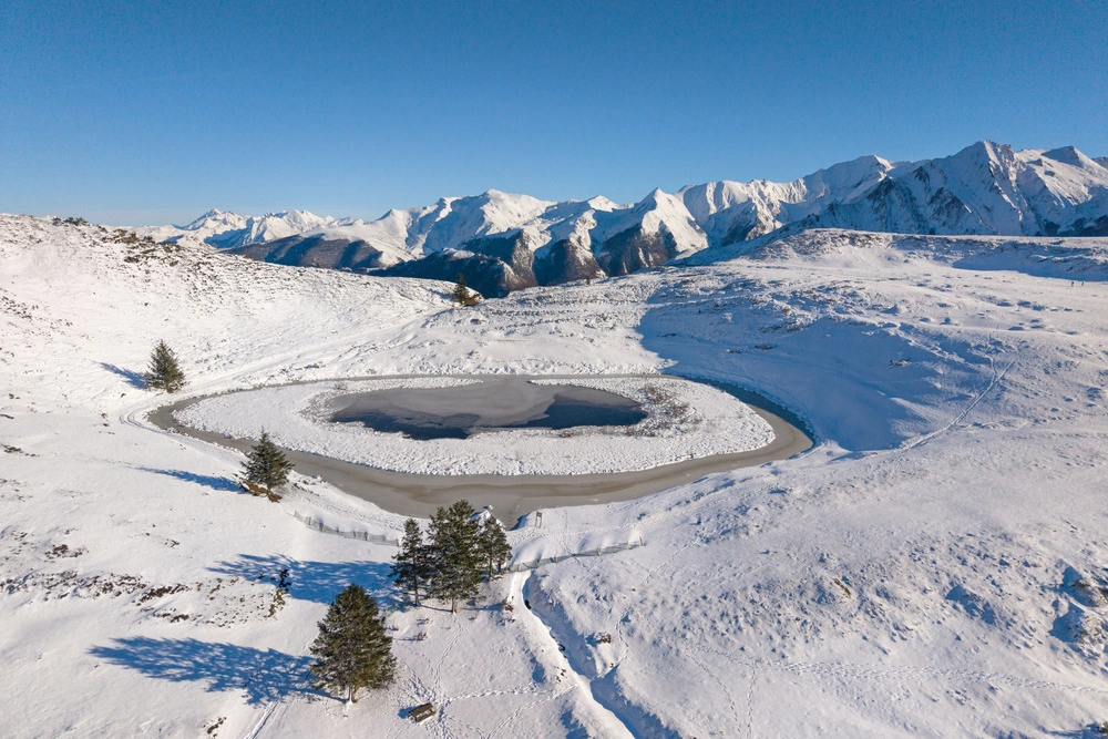 Ski de randonnées dans le Val d'Azun pour découvrir les Pyrénées